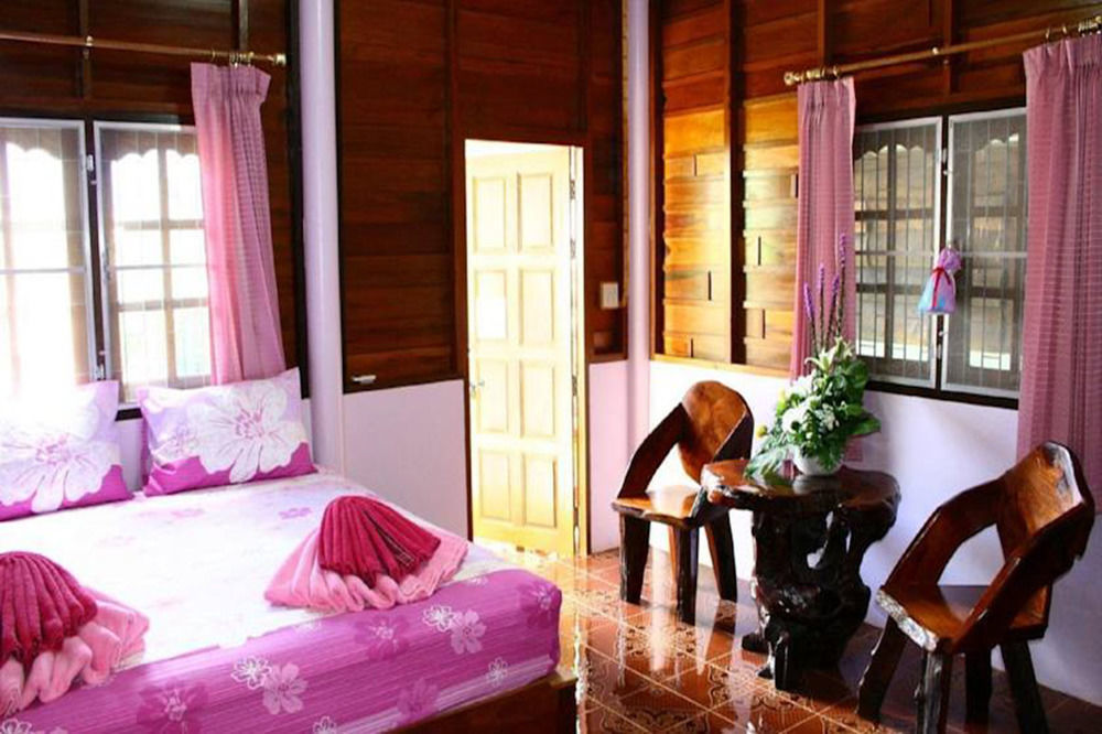 Pongphen Guesthouse - Sha Plus Certified Kanchanaburi Extérieur photo