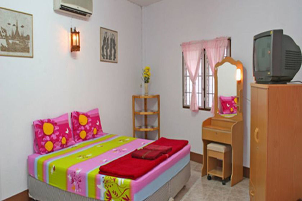 Pongphen Guesthouse - Sha Plus Certified Kanchanaburi Extérieur photo