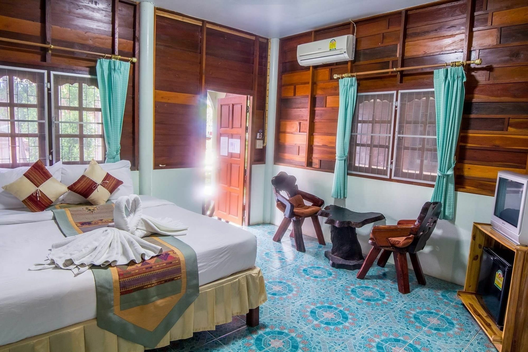 Pongphen Guesthouse - Sha Plus Certified Kanchanaburi Extérieur photo