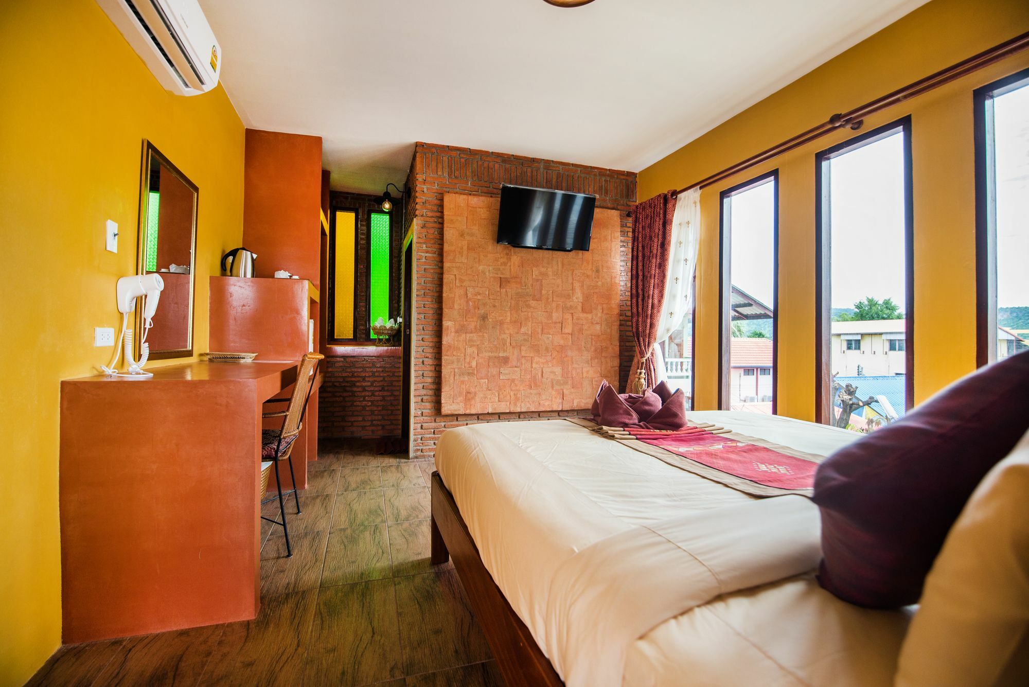 Pongphen Guesthouse - Sha Plus Certified Kanchanaburi Extérieur photo