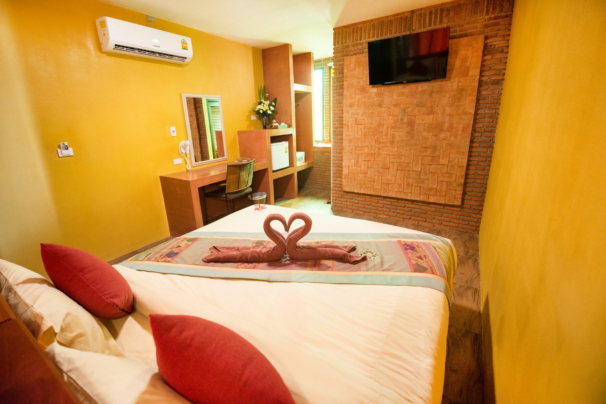 Pongphen Guesthouse - Sha Plus Certified Kanchanaburi Extérieur photo