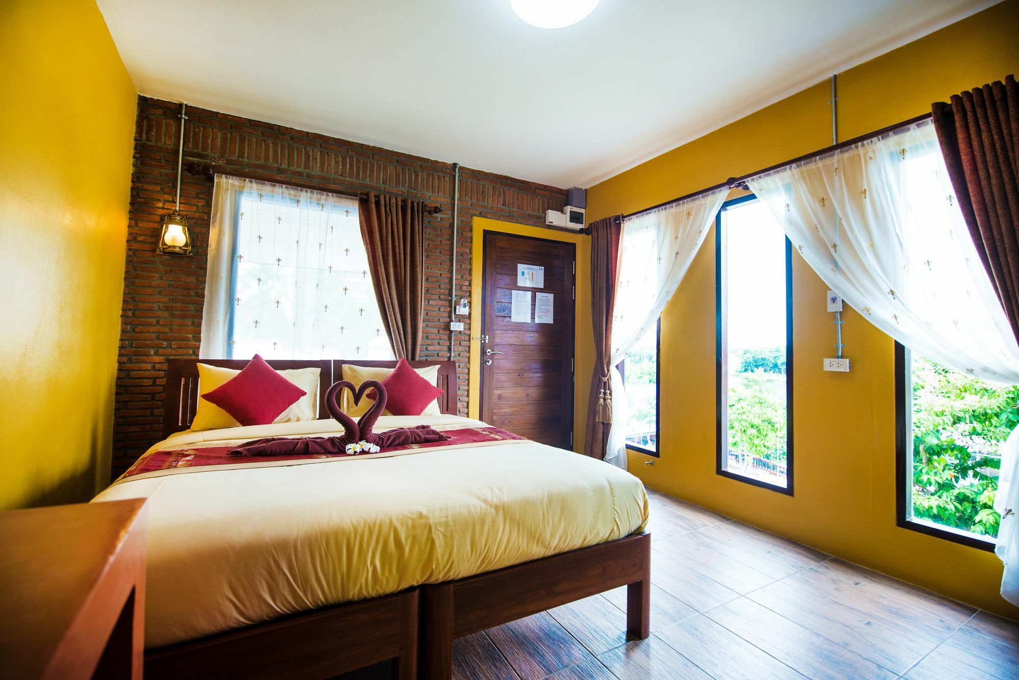 Pongphen Guesthouse - Sha Plus Certified Kanchanaburi Extérieur photo