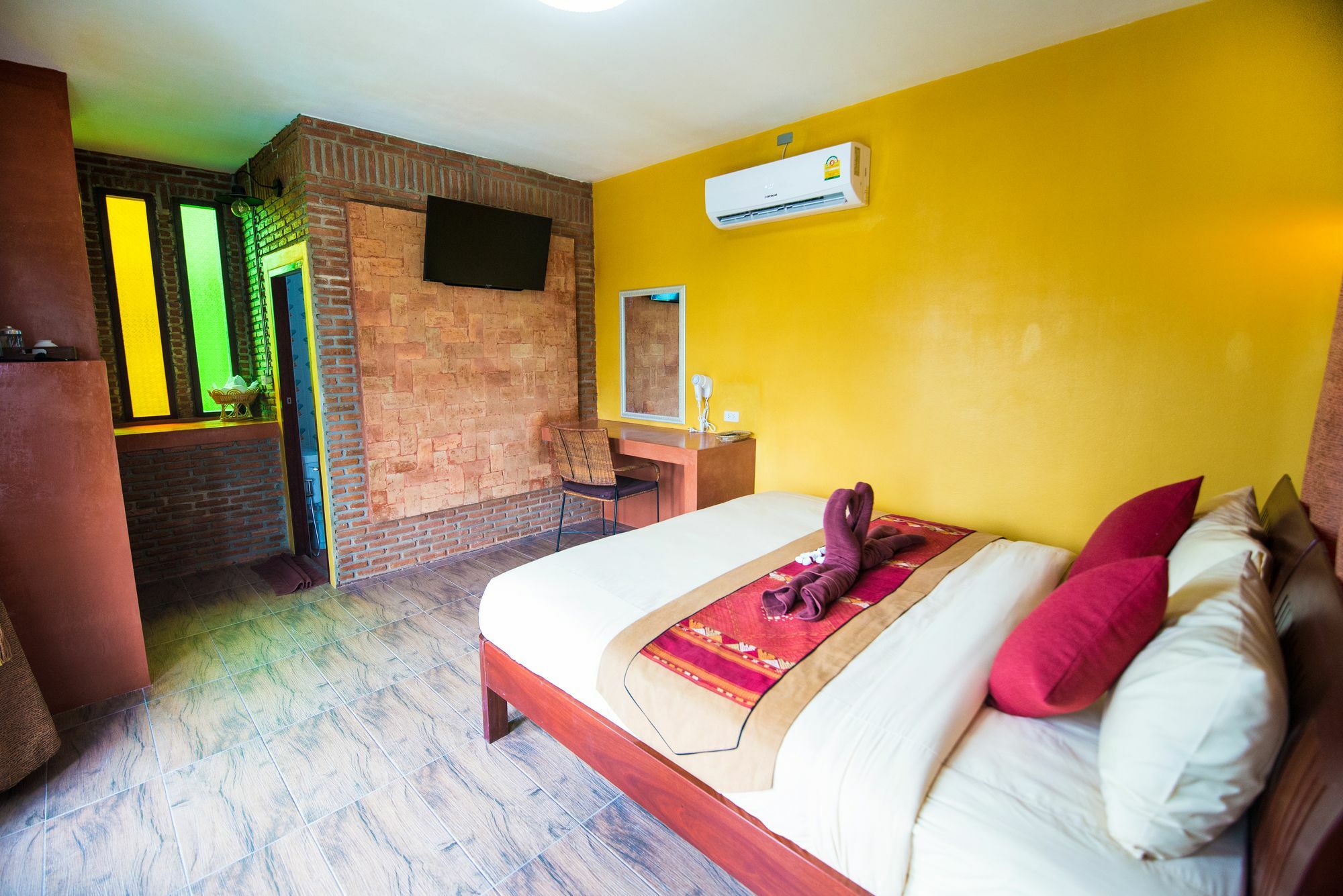 Pongphen Guesthouse - Sha Plus Certified Kanchanaburi Extérieur photo